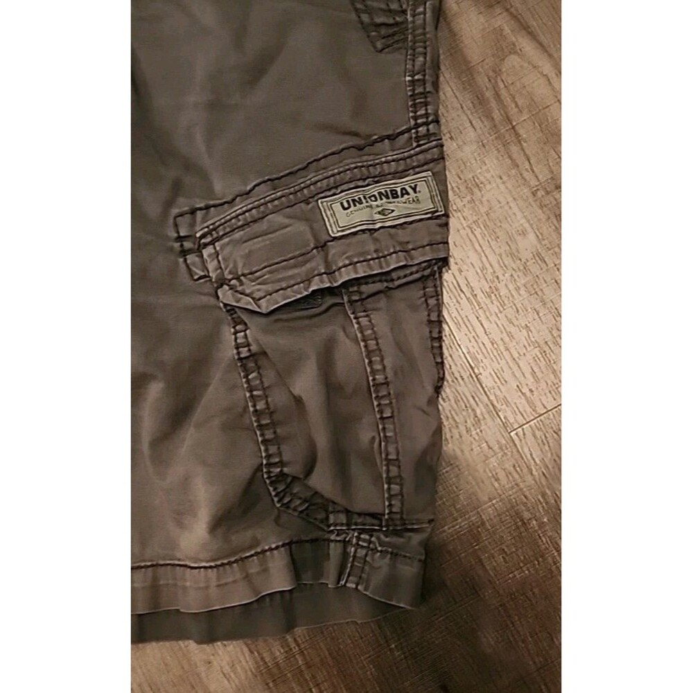 Unionbay Mens Cargo Shorts 32 Gray Pockets Touch Fasteners - Picture 3 of 8
